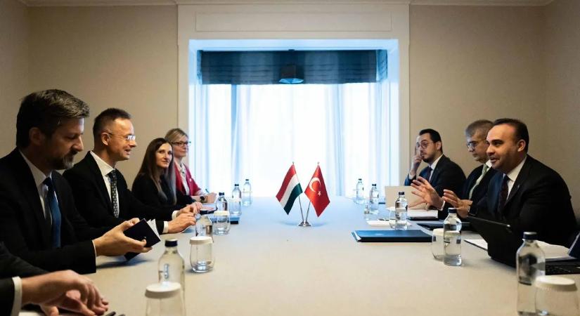 Szijjártó Péter nagy bejelentést tett Isztambulban