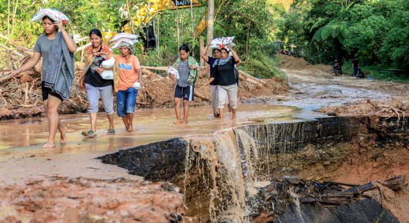 Ezrek menekülnek, több száz halott: súlyos áradások pusztítanak Indonéziában