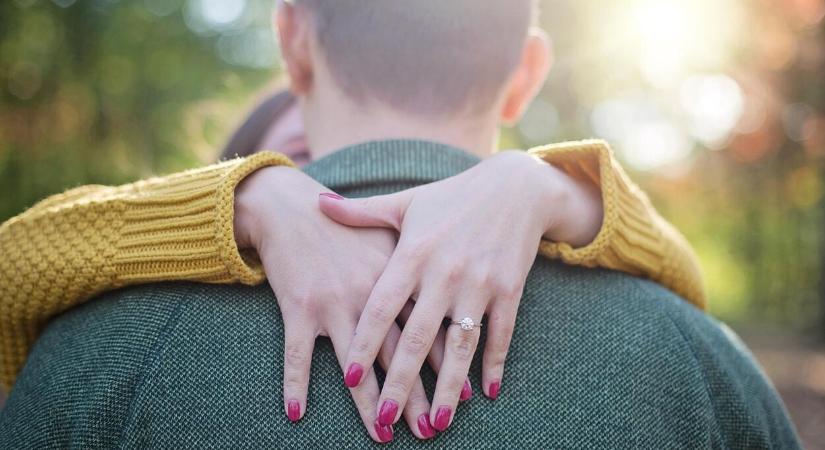 Hogyan válassz eljegyzési gyűrűt? Tanácsok egy tapasztalt ékszerésztől