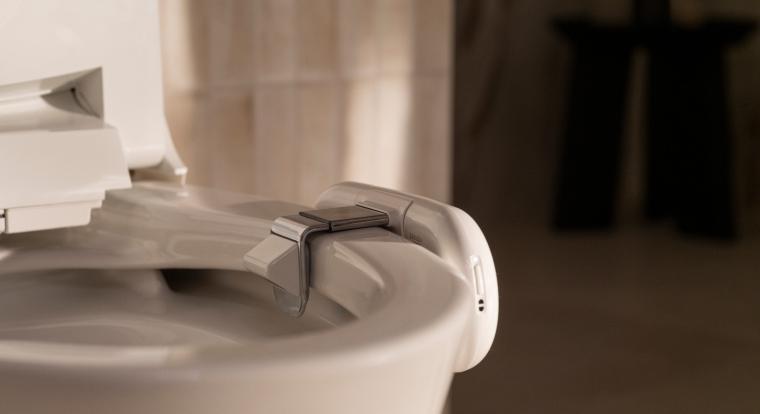Egy mérnök buktatta le a Kohler okosvécéjét, a „privát” kamerák felvételei valójában a cég szerverein landolnak
