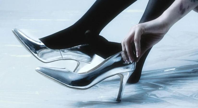 Zoknira fel! Egyre több brit iroda száműzi a cipőket — és meglepő módon működik