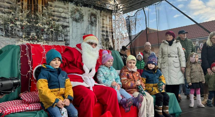 Mikulás itt, Mikulás ott