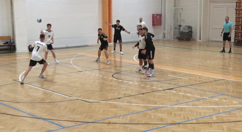 Küzdöttek a kézisek, de túl erős volt a listavezető