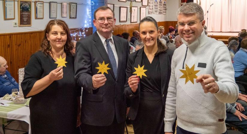 Szívmelengető meglepetést kaptak a perenyei szépkorúak