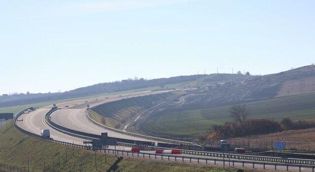 Óriási kedvezmény jön 2026-tól a vármegyematrica tekintetében, ennyivel fizethetnek majd kevesebbet a borsodi autósok