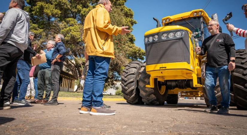 Piacra került az egyik legmutatósabb nagytraktor, a műszaki tartalomra is elégedetten csettinthetünk