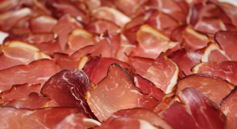 Koszovóból és Szerbiából is csempésztek volna húst Röszkénél