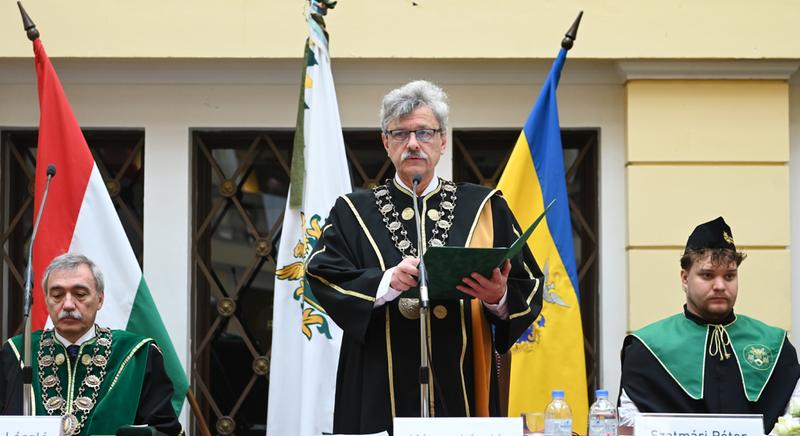 Új orvosok és kitüntetések a Debreceni Egyetemen