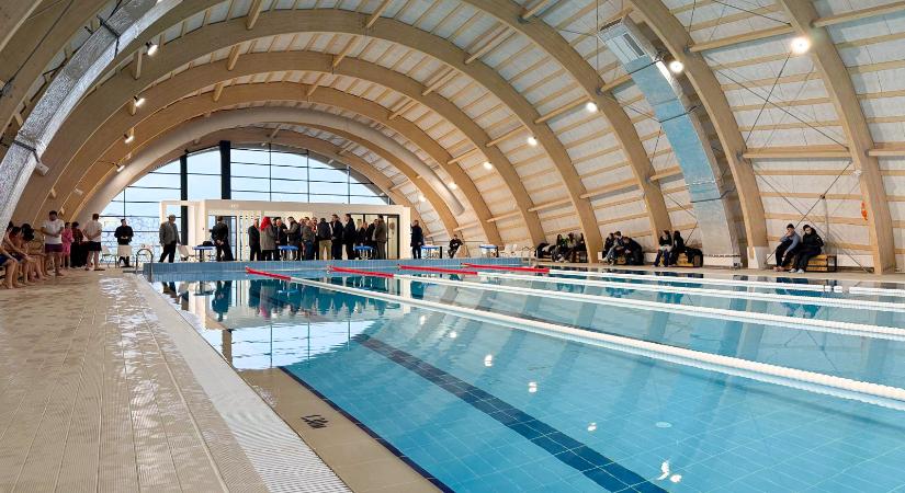 Fejlődik a helyi sportinfrastruktúra: új tanuszodát adtak használatba Tasnádon