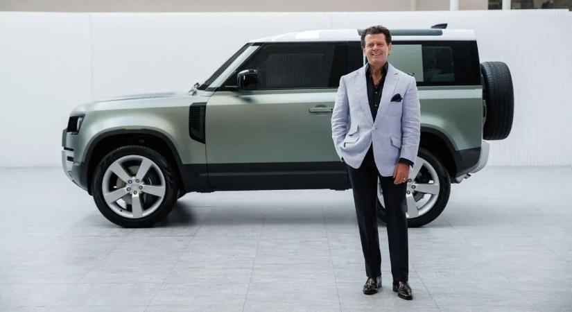 Biztonsági őrök vezették el a kirúgott sztártervezőt