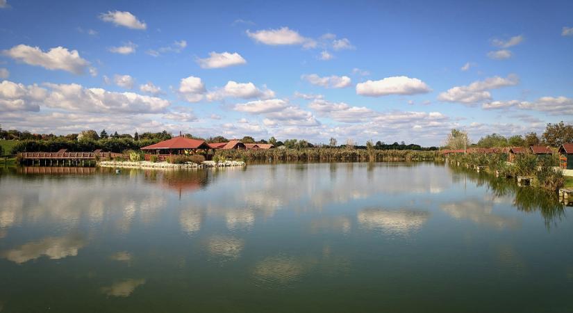 Eladó a magyar pecások kedvenc horgászparadicsoma: privát szigettel és 35 milliós halállománnyal