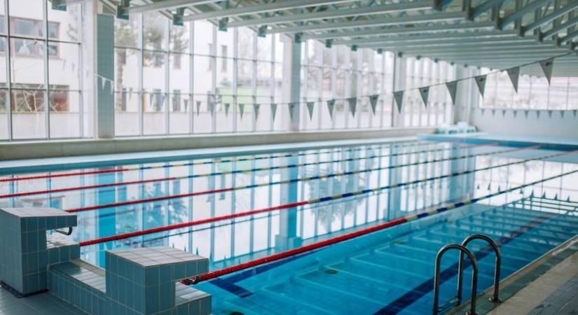 Úszásoktatáson élesztettek újra egy 3 éves kisfiút Kőbányán - A szülők feljelentést tettek