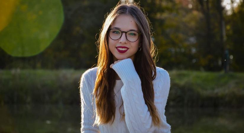 Ez a somogyi kiscsaj inkább ecsetet ragad, mintsem a TikTok-on flexeljen