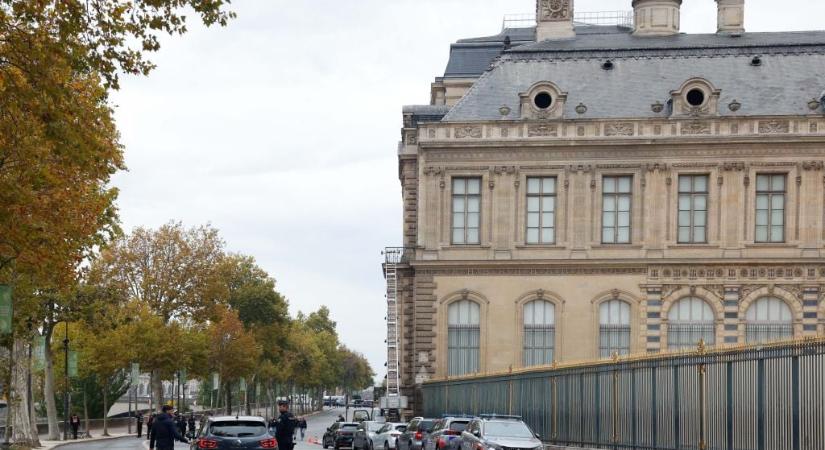 Botrány botrány hátán a Louvre-ban: most víz árasztotta el a múzeumot, több száz könyv ment tönkre