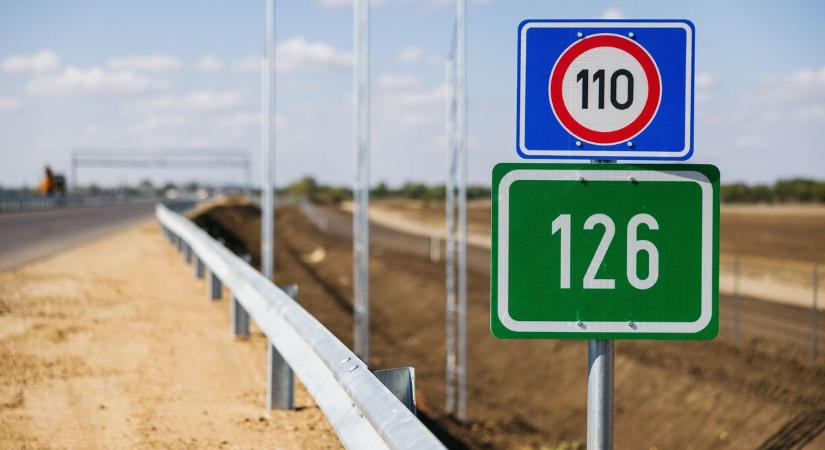 Pár nap múlva átadják, ennyiért közlekedhetünk az M4-es út új szakaszán