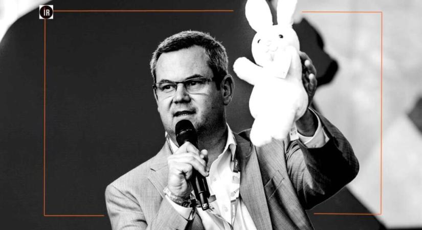 Takács államtitkár kukacoskodása: csoki  mikulás  kukac  Tisza – …és ezért fizetést kap….