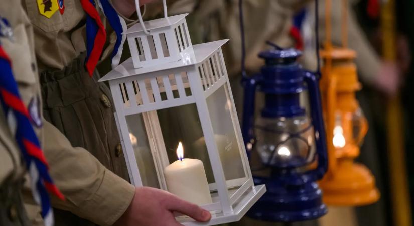 Pellegrini kedden veszi át a betlehemi lángot a szlovák cserkészektől