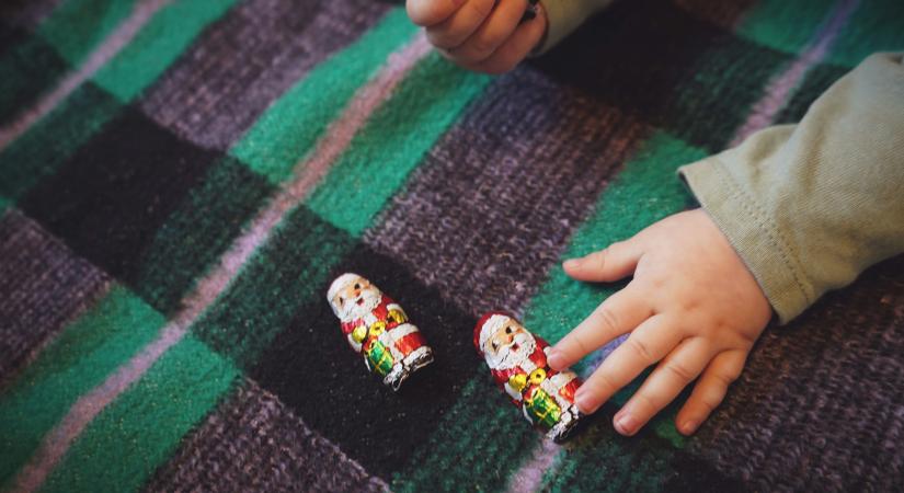 Lárvás csokimikulások az iskolákban – vizsgálat indult több településen