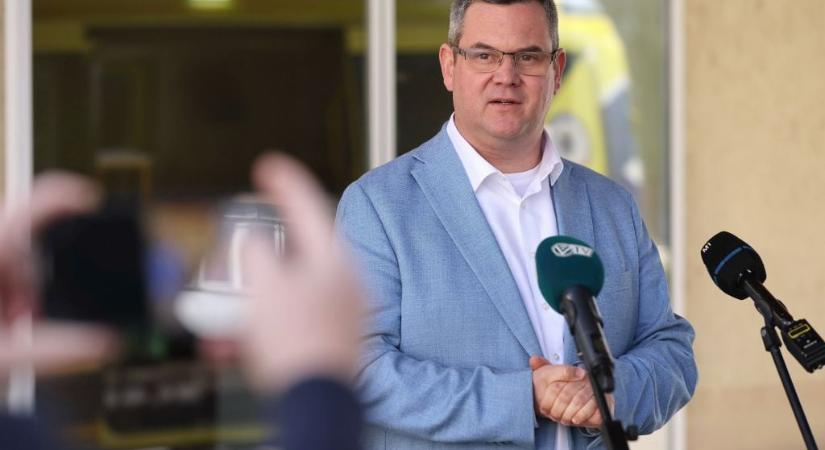 Takács Péter is megszólalt a kukacos csokimikulások ügyéről, szerinte a Tisza Párt állhat az eset mögött