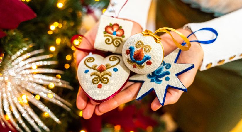 Nyereményjáték: vásárhelyi színekbe öltöztethetik a karácsonyfájukat