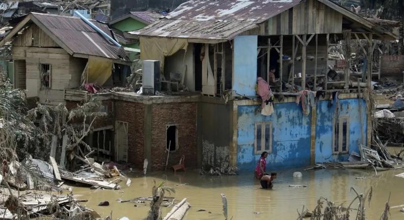 Csaknem ezer halottat követeltek az esőzések Indonéziában