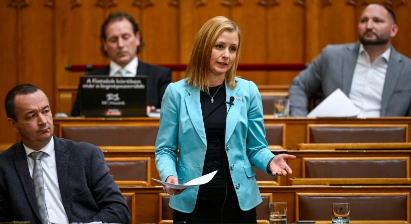 Rétvári Bence Dúró Dórának: Ebben ugyanazt teszik, mint a Momentum!