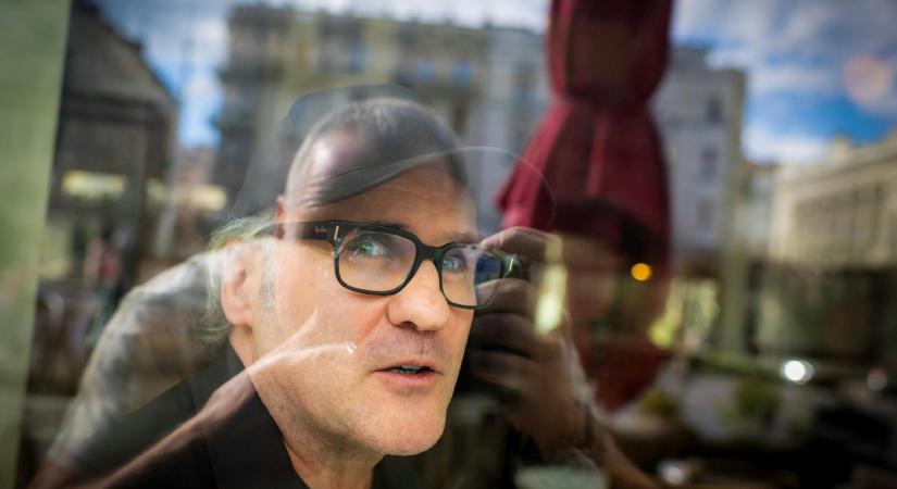 Lehet, hogy jobb lenne fekve, csukott szemmel hallgatni a Himnuszt?