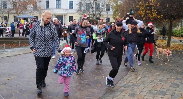 FitCity: jókedv, mozgás és közösségi élmény az I. Családi Mikulásfutáson (galériával)