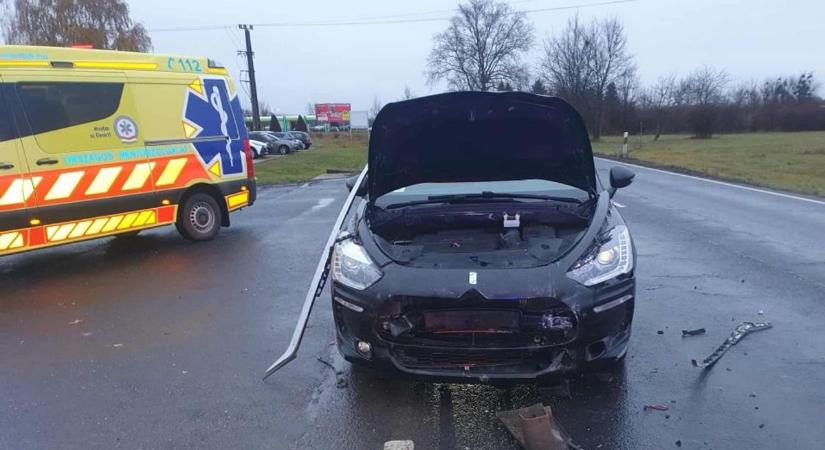 Vonatgázolás, csirkeszállító kamion balesete - extrém hétvégi esetek Vasból