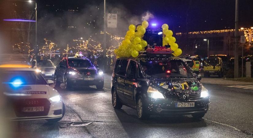 Guiness Rekord kísérlet Balatonalmádiban a III. Karácsonyi Autós Felvonuláson