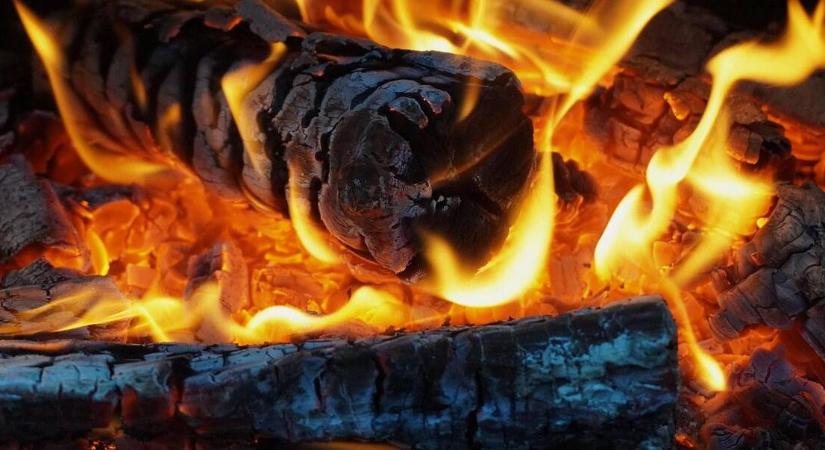 A tűzifa károsíthatja is a kályhánkat, kevesen vannak tisztában ezzel