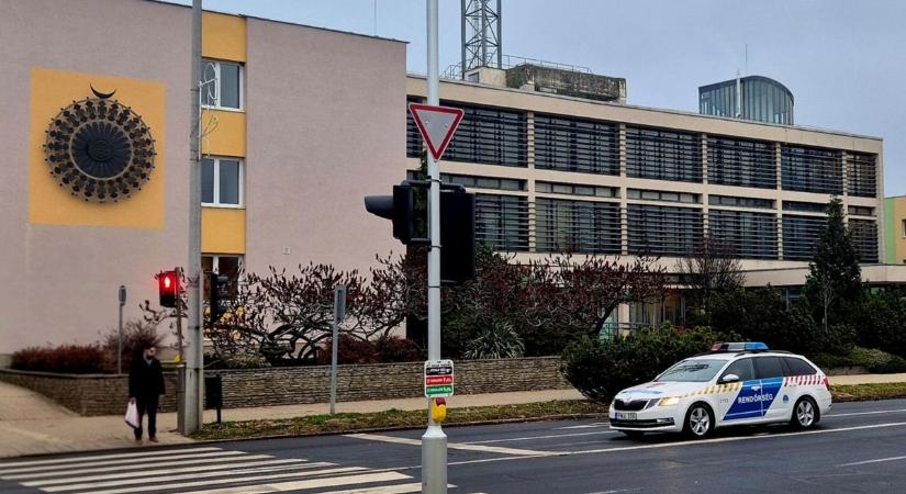 Csak a rendőrautó változott 42 év alatt