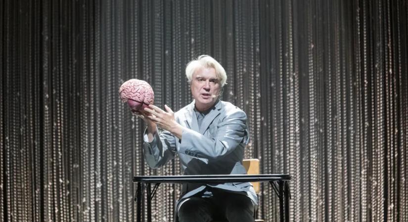 David Byrne Budapesten koncertezik 2026-ban