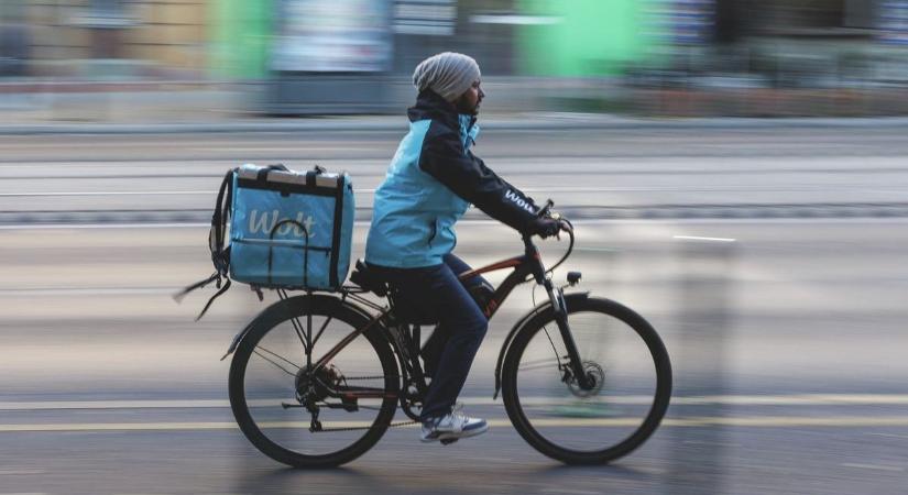 A banki szolgáltatások ára az egekben, a sétálóutcák balesetveszélyesek – ezeket panaszolták olvasóink