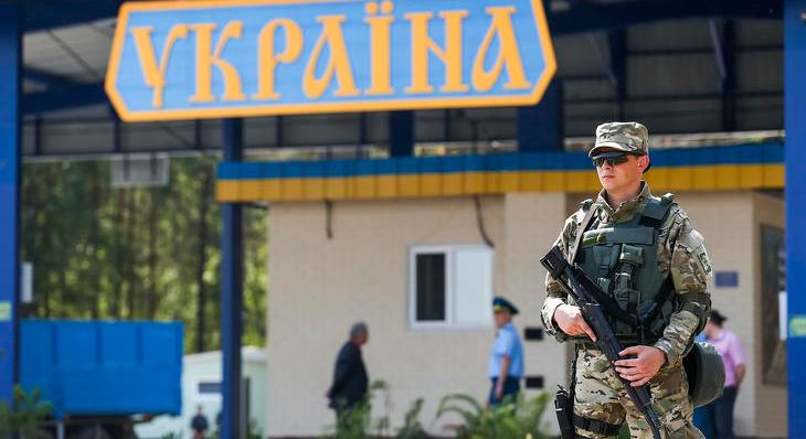 A határőrség cáfolja az ukránok tömeges külföldre távozásáról szóló állításokat, az utasforgalom ugyanis csökkent