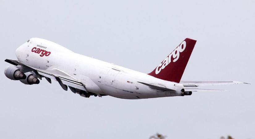 A világon csak tizenhárom repül ebből a gépből, nemrég a Jászkunság felett látták