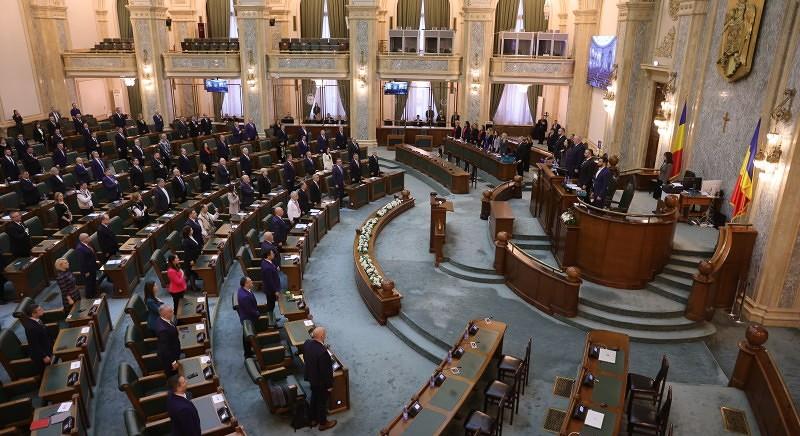 A kormány a nép ellen dolgozik? - Felolvasták a parlamentben a bizalmatlansági indítványt