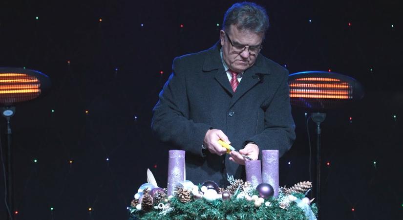 Ég a második gyertya