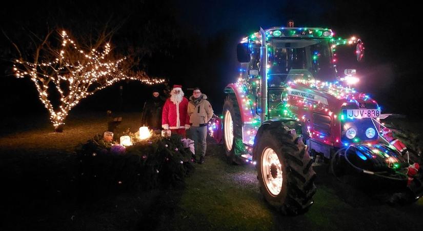 Nem mindennapi járgánnyal érkezett a Mikulás Sorkikápolnára