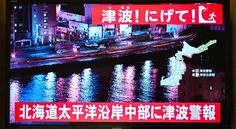 Erős földrengés rázta meg Japánt, cunamiriadót adtak ki