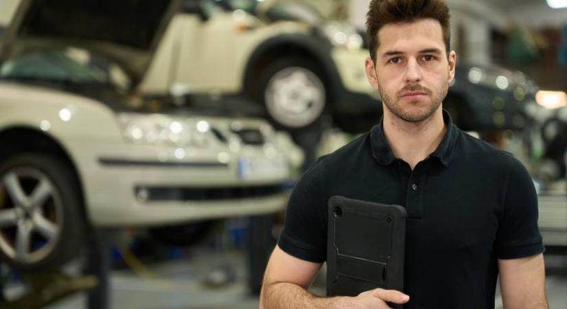 Megszületett a döntés a műszaki vizsgákról: erre számíts, ha 10 évnél idősebb autód van