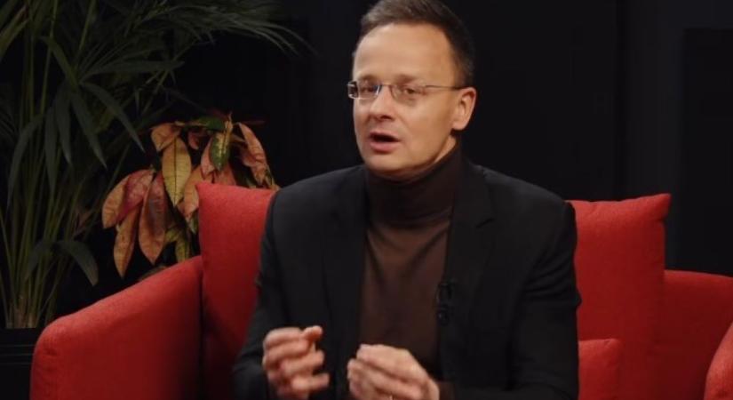 Szijjártó Péter skizofrén vagy hazudik?