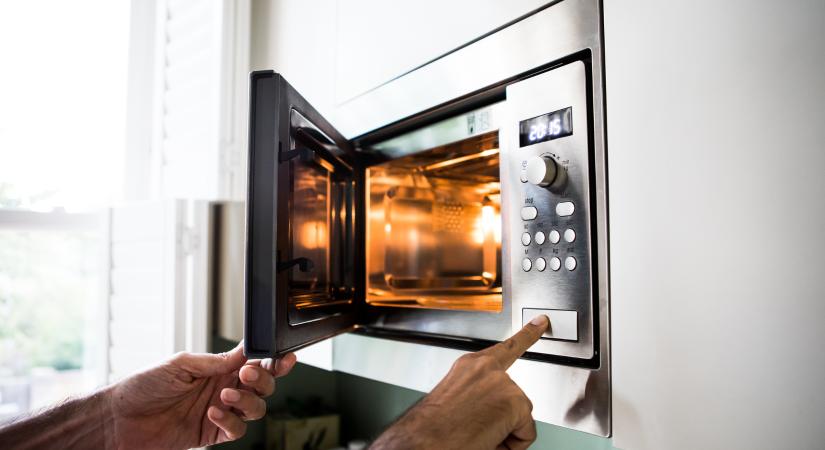 A mikrók rejtett funkciója, amit csak kevesen használnak – pedig nagyon megéri!