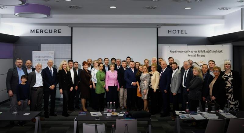 A VOSZ még több szolgáltatással segíti a Kárpát-medencei magyar vállalkozókat