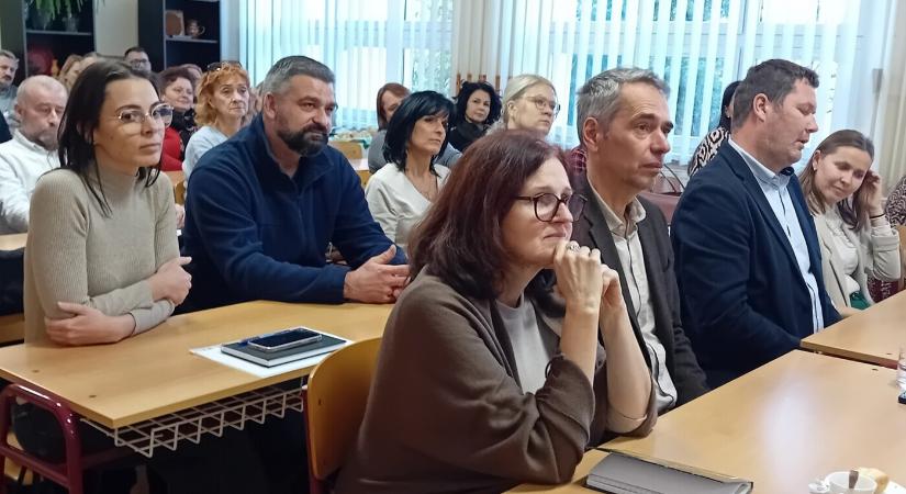 Párkányi oktatási fórum: a visszaállamosítás végzetes csapda lehet