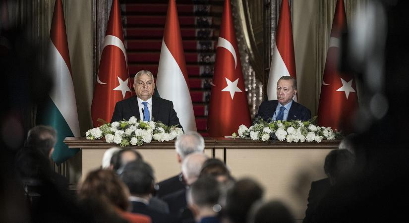 Orbán Viktor fegyverekért és az orosz gázért, olajért ment Isztambulba