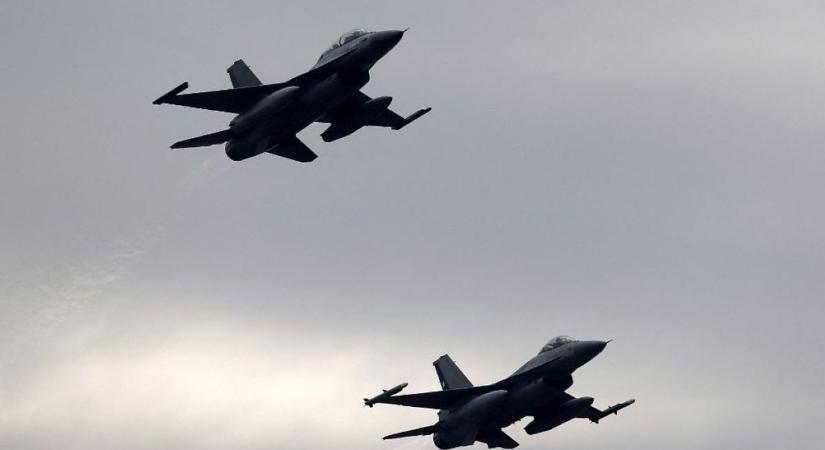 Riasztották a holland légierőt: ismeretlen légi jármű repült be a légterükbe