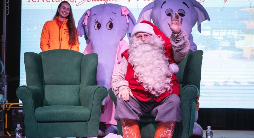 Rendőri kísérettel jelent meg a Mikulás Zagyvaszántón