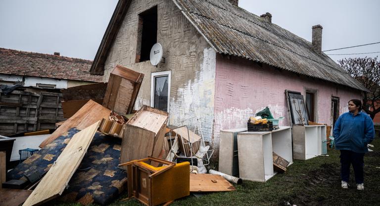Hatalmas pusztítást okozott az árvíz Nógrádban: Attól félünk, hogy leszakad a tető, és meghalunk