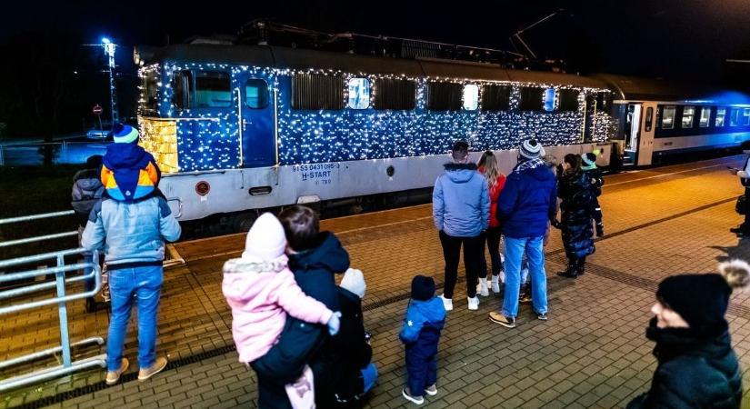 Fény Szili a Balatonon: amikor egy mozdony miatt érdemes kimenni az állomásra